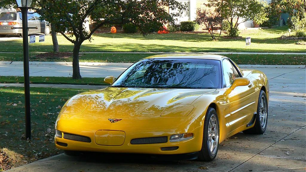 Click to Enlarge-Esc to Close Corvette Generations/C5/C5 2004 Yellow front.webp